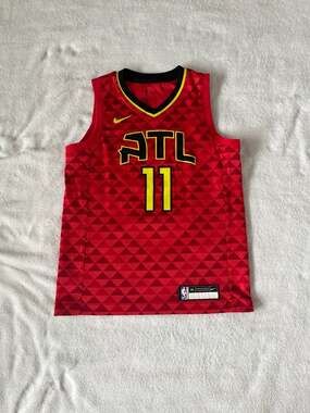 Nike Atlanta Hawks Trae Young #11 Swingman Jersey Red Geometric
